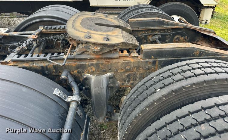 image for item DT2106 2012 Western Star Conventional 4900SB semi truck