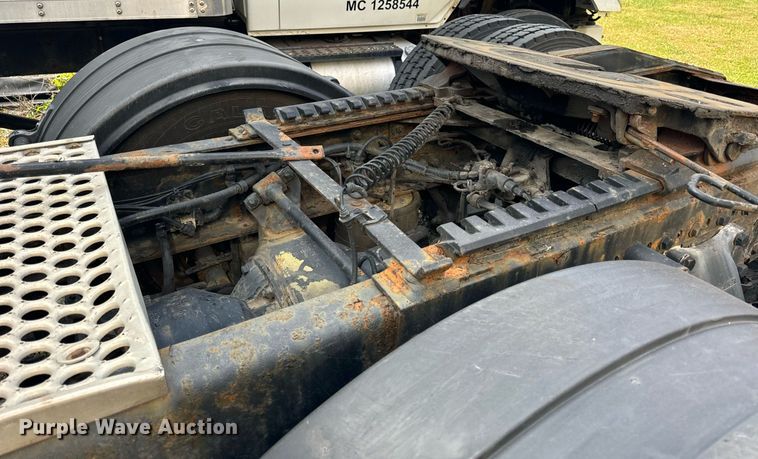 image for item DT2106 2012 Western Star Conventional 4900SB semi truck