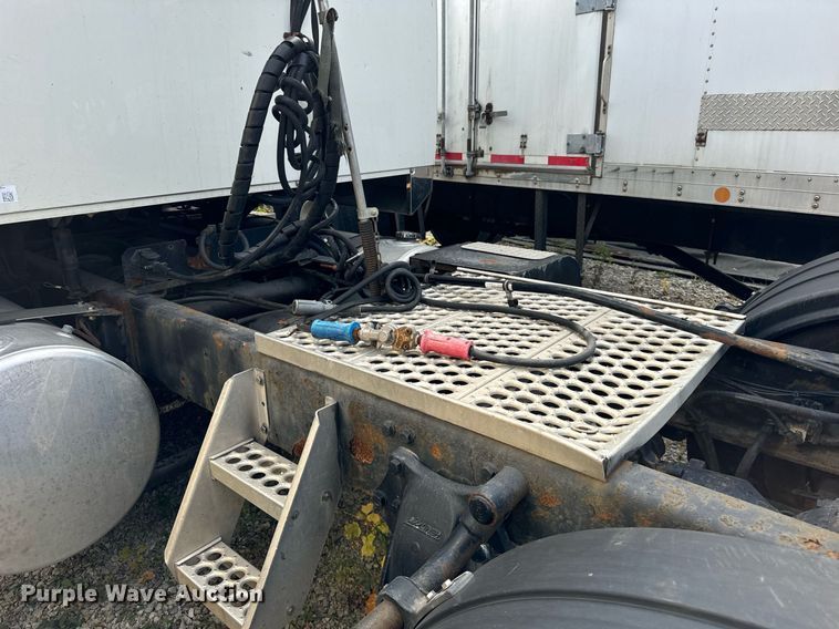 image for item DT2106 2012 Western Star Conventional 4900SB semi truck