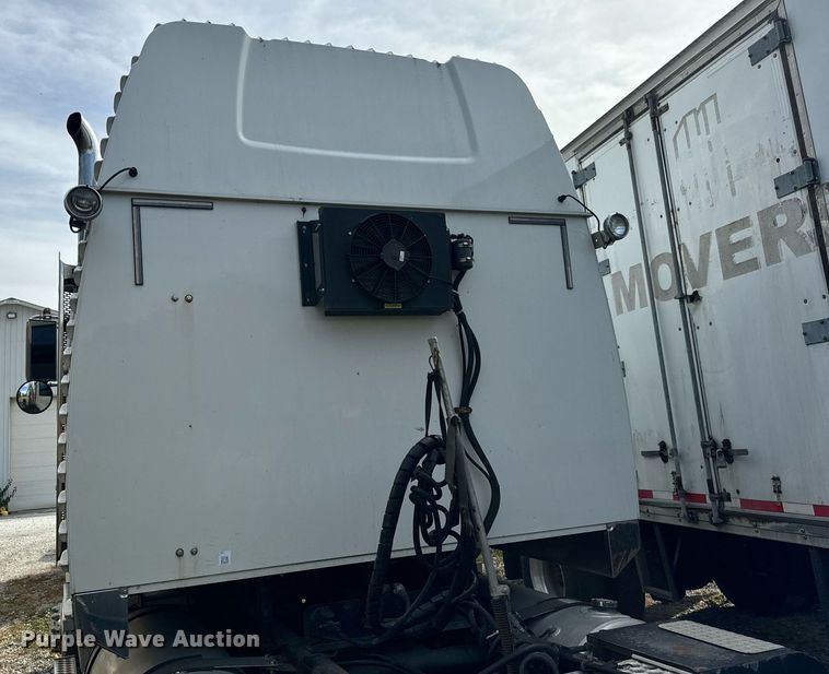 image for item DT2106 2012 Western Star Conventional 4900SB semi truck