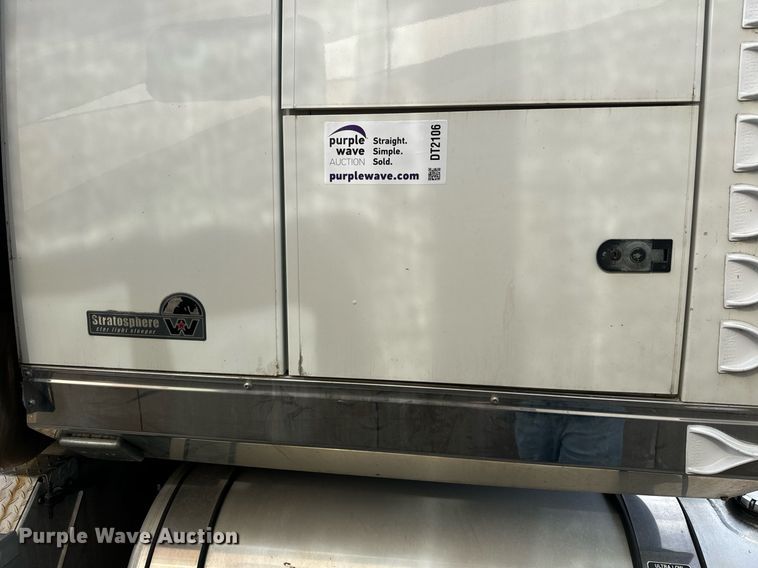 image for item DT2106 2012 Western Star Conventional 4900SB semi truck