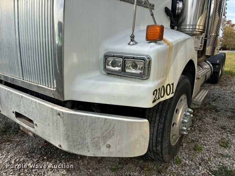 image for item DT2106 2012 Western Star Conventional 4900SB semi truck