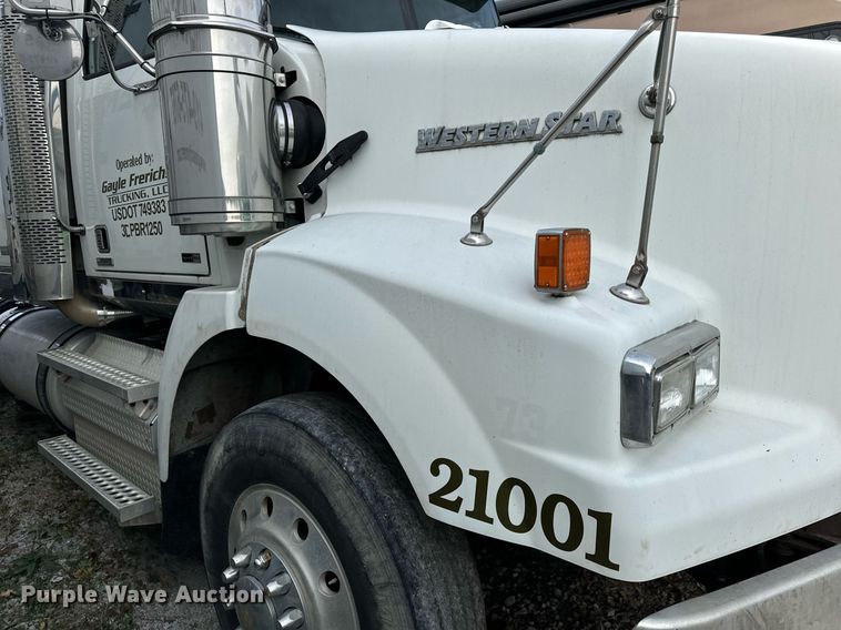 image for item DT2106 2012 Western Star Conventional 4900SB semi truck