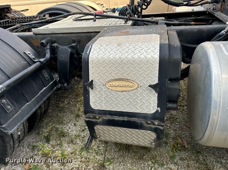 image for item DT2106 2012 Western Star Conventional 4900SB semi truck