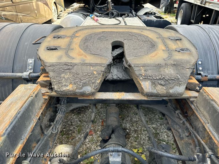 image for item DT2106 2012 Western Star Conventional 4900SB semi truck