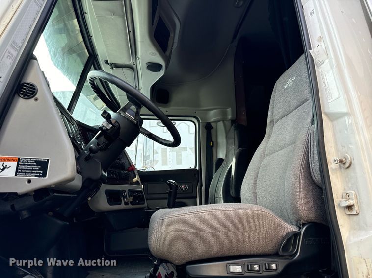 image for item DT2106 2012 Western Star Conventional 4900SB semi truck