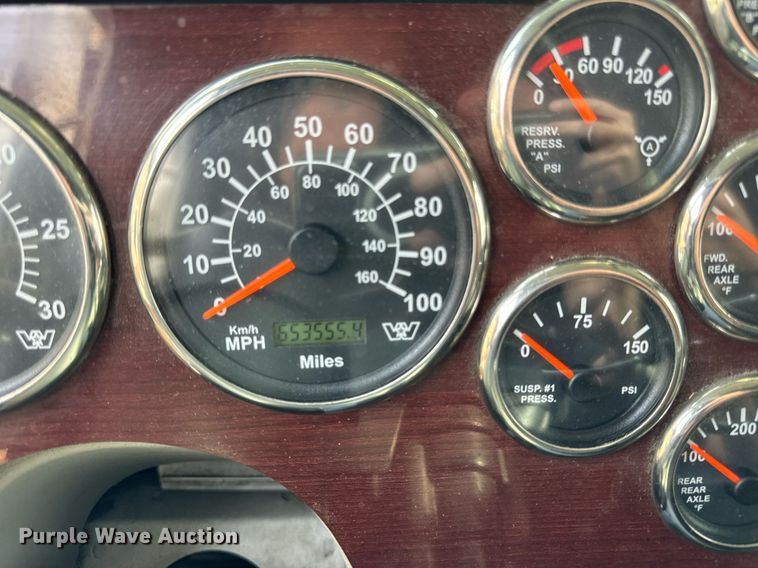 image for item DT2106 2012 Western Star Conventional 4900SB semi truck