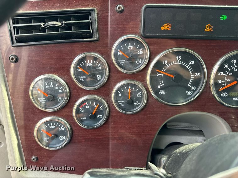 image for item DT2106 2012 Western Star Conventional 4900SB semi truck