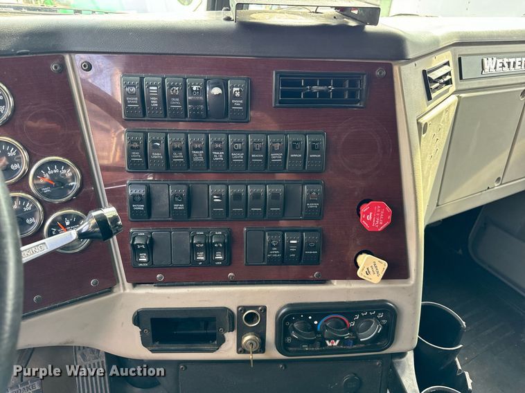 image for item DT2106 2012 Western Star Conventional 4900SB semi truck