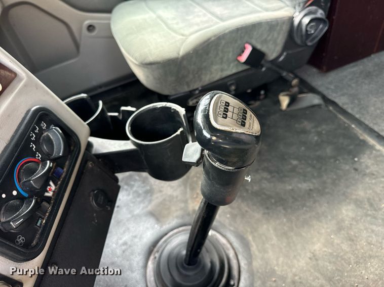 image for item DT2106 2012 Western Star Conventional 4900SB semi truck