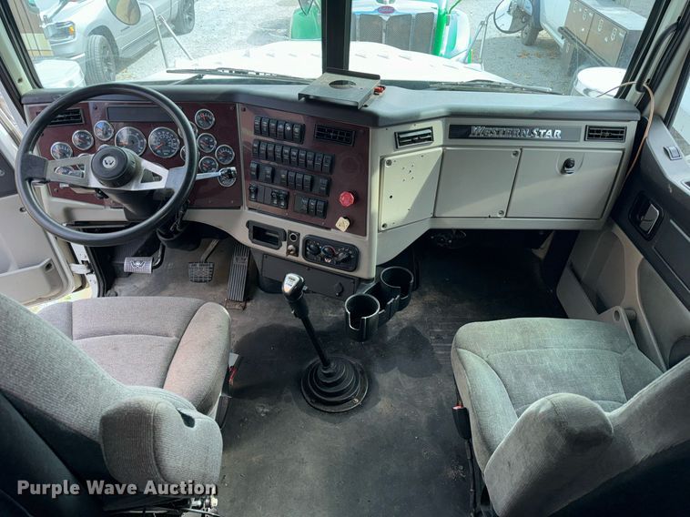 image for item DT2106 2012 Western Star Conventional 4900SB semi truck