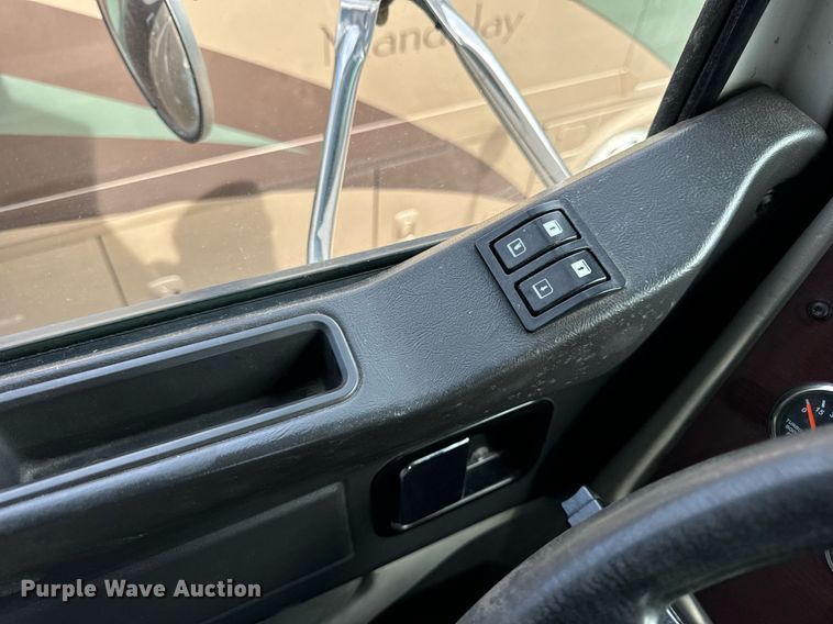 image for item DT2106 2012 Western Star Conventional 4900SB semi truck