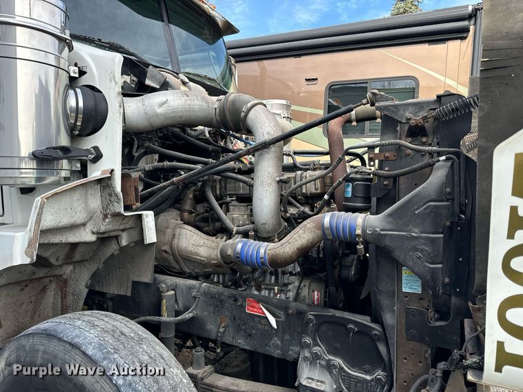 image for item DT2106 2012 Western Star Conventional 4900SB semi truck