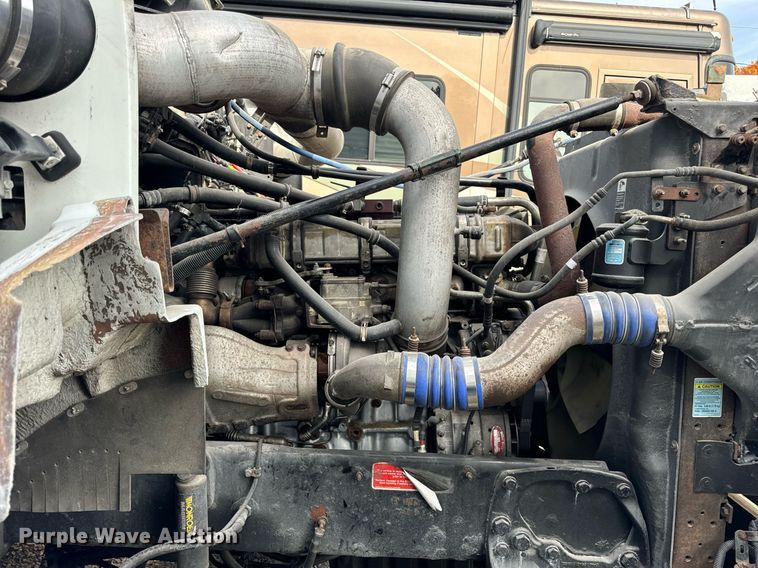 image for item DT2106 2012 Western Star Conventional 4900SB semi truck