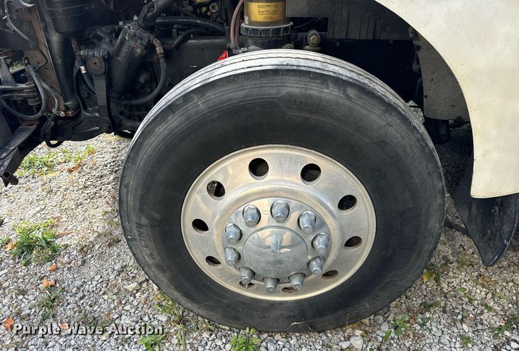 image for item DT2106 2012 Western Star Conventional 4900SB semi truck