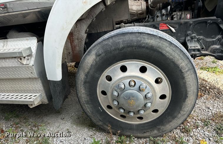 image for item DT2106 2012 Western Star Conventional 4900SB semi truck