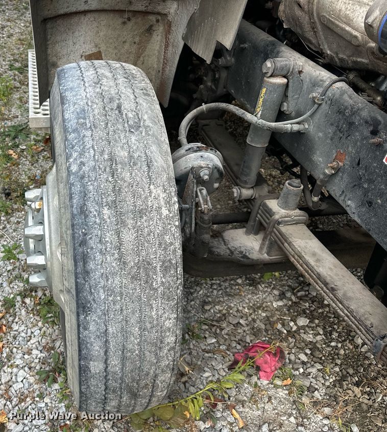 image for item DT2106 2012 Western Star Conventional 4900SB semi truck