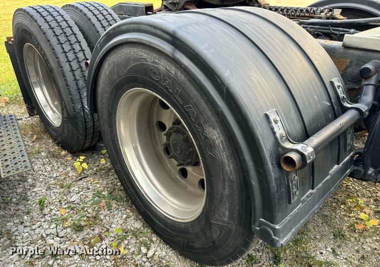 image for item DT2106 2012 Western Star Conventional 4900SB semi truck