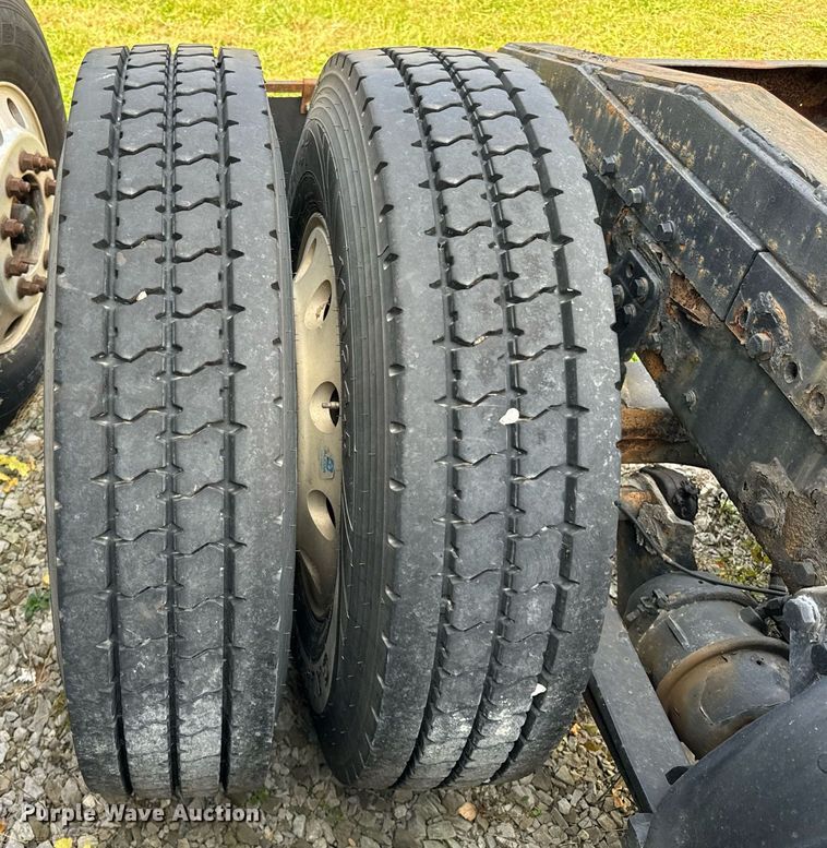 image for item DT2106 2012 Western Star Conventional 4900SB semi truck