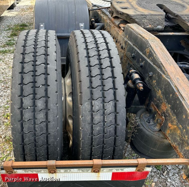 image for item DT2106 2012 Western Star Conventional 4900SB semi truck