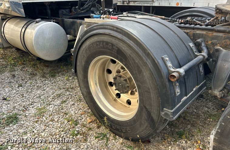 image for item DT2106 2012 Western Star Conventional 4900SB semi truck