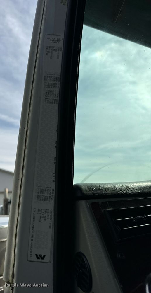 image for item DT2106 2012 Western Star Conventional 4900SB semi truck