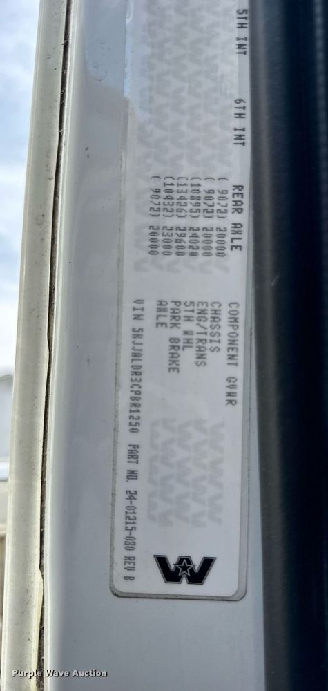 image for item DT2106 2012 Western Star Conventional 4900SB semi truck