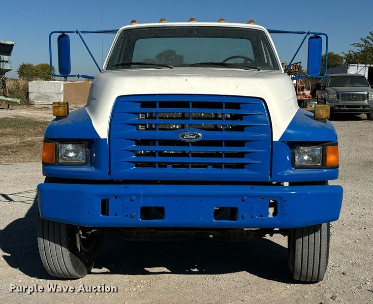 image for item DU9465 1998 Ford FT900 truck cab and chassis