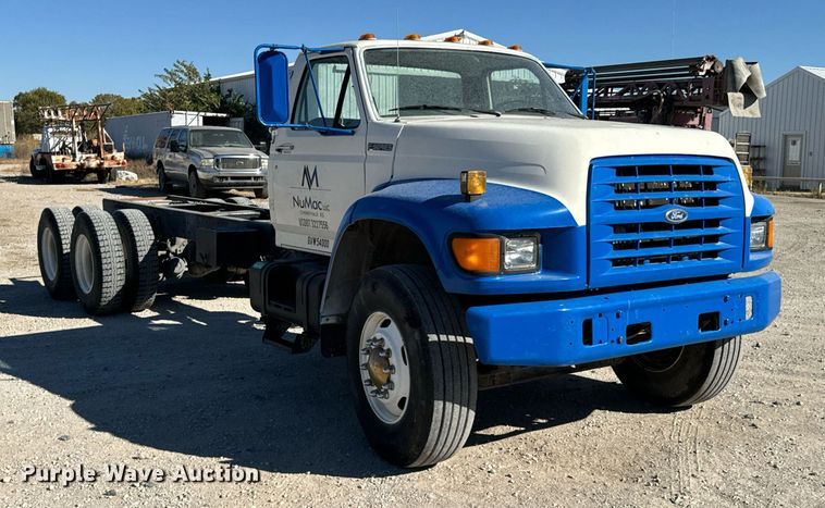 image for item DU9465 1998 Ford FT900 truck cab and chassis