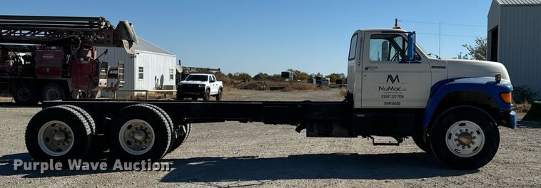 image for item DU9465 1998 Ford FT900 truck cab and chassis