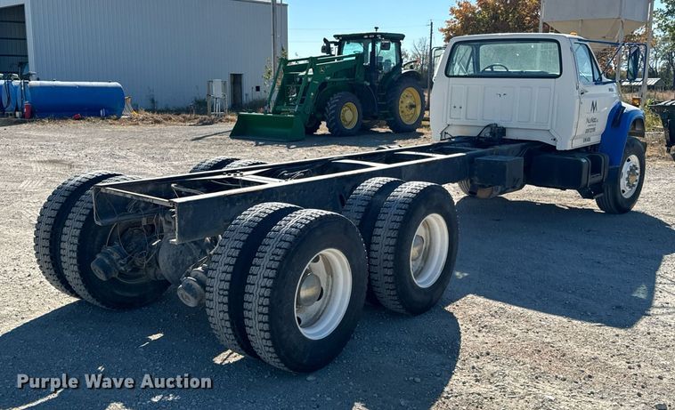 image for item DU9465 1998 Ford FT900 truck cab and chassis