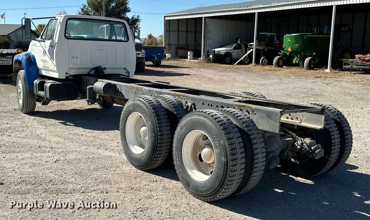 image for item DU9465 1998 Ford FT900 truck cab and chassis