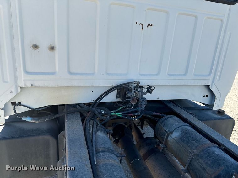 image for item DU9465 1998 Ford FT900 truck cab and chassis