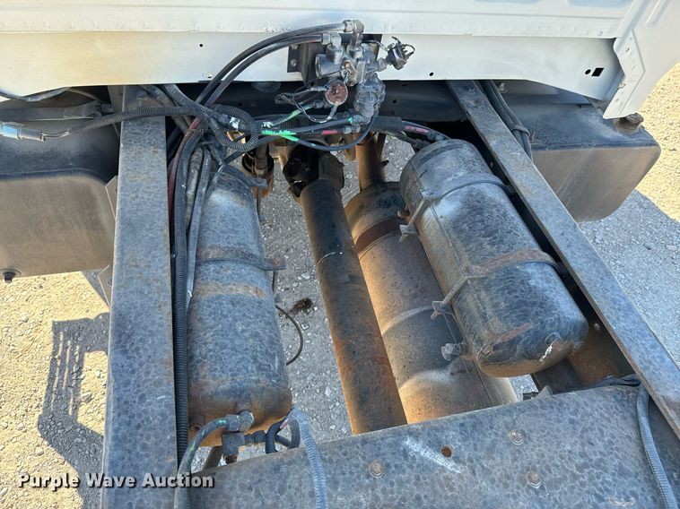 image for item DU9465 1998 Ford FT900 truck cab and chassis