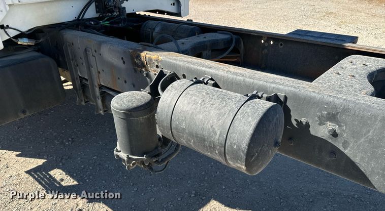 image for item DU9465 1998 Ford FT900 truck cab and chassis