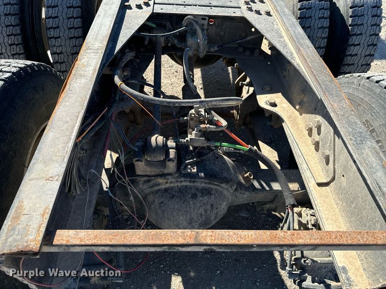 image for item DU9465 1998 Ford FT900 truck cab and chassis