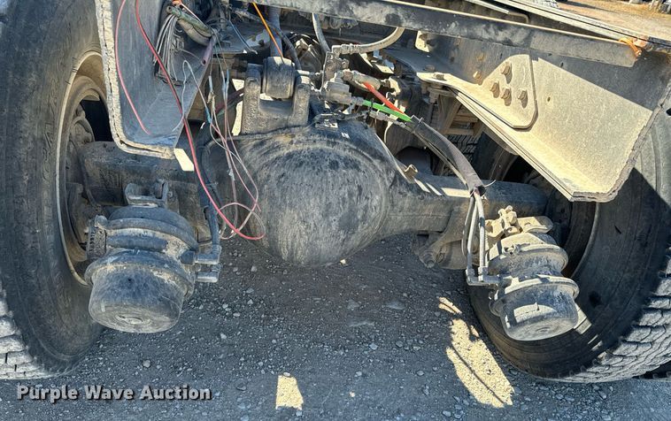 image for item DU9465 1998 Ford FT900 truck cab and chassis