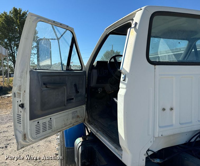 image for item DU9465 1998 Ford FT900 truck cab and chassis