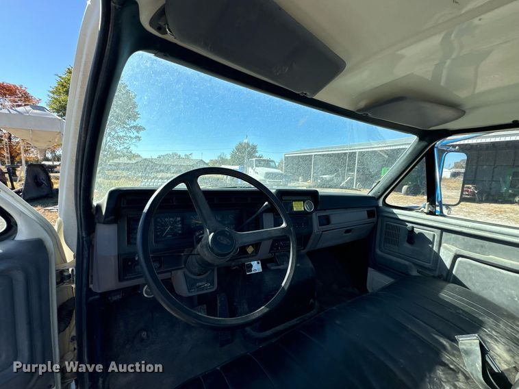 image for item DU9465 1998 Ford FT900 truck cab and chassis