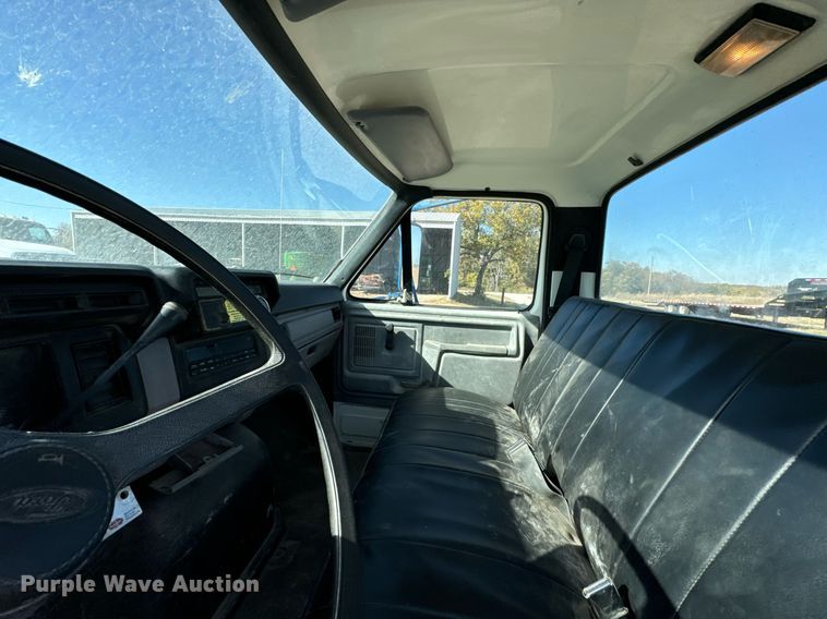 image for item DU9465 1998 Ford FT900 truck cab and chassis