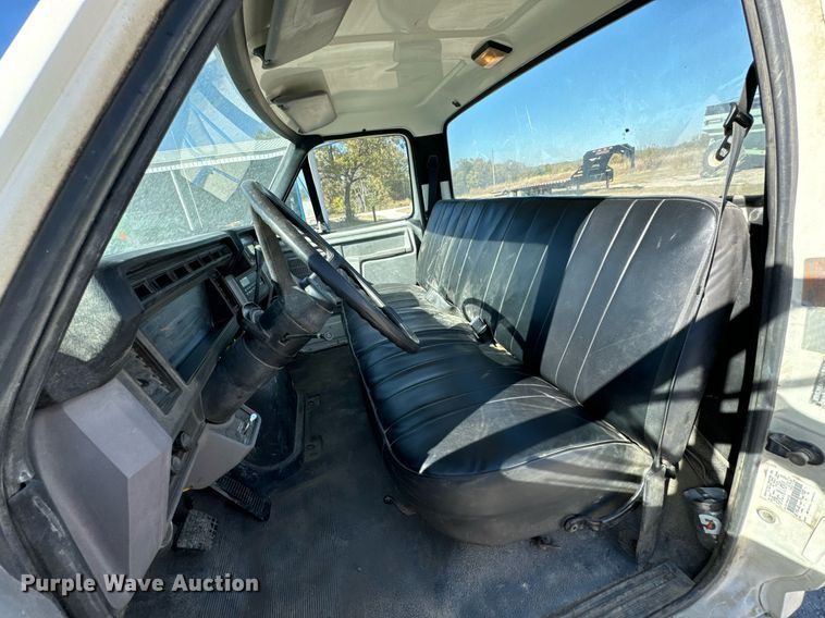 image for item DU9465 1998 Ford FT900 truck cab and chassis