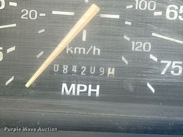 image for item DU9465 1998 Ford FT900 truck cab and chassis