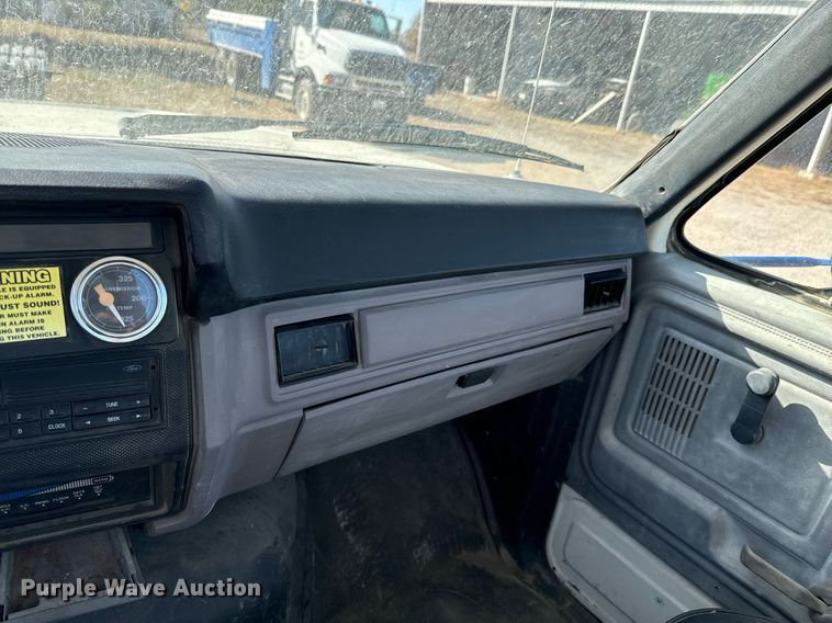 image for item DU9465 1998 Ford FT900 truck cab and chassis