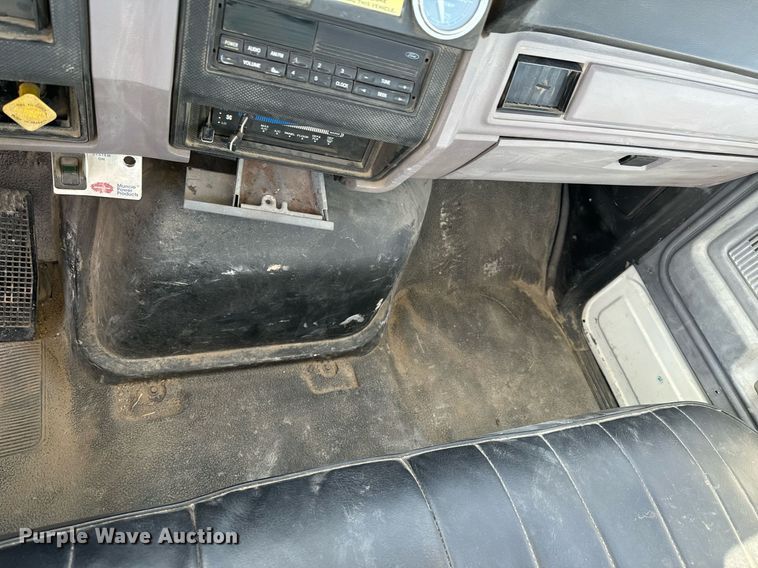 image for item DU9465 1998 Ford FT900 truck cab and chassis