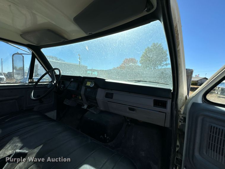 image for item DU9465 1998 Ford FT900 truck cab and chassis