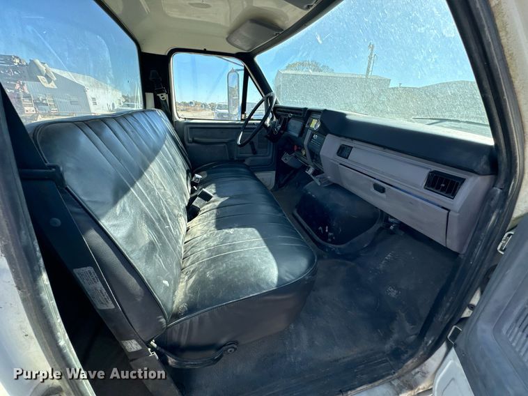 image for item DU9465 1998 Ford FT900 truck cab and chassis