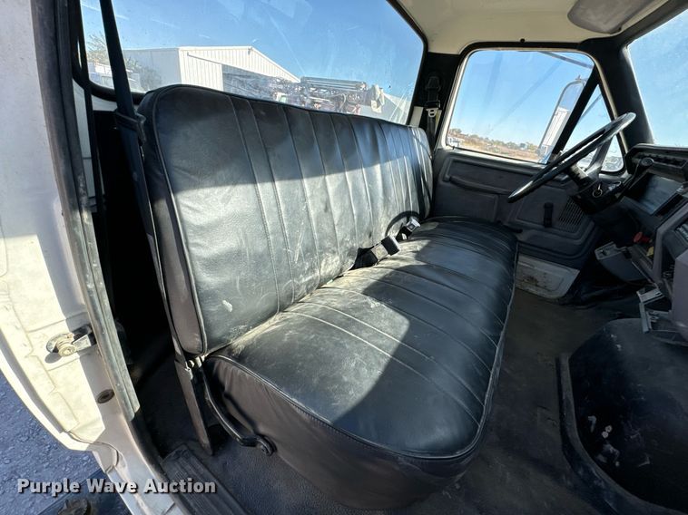 image for item DU9465 1998 Ford FT900 truck cab and chassis