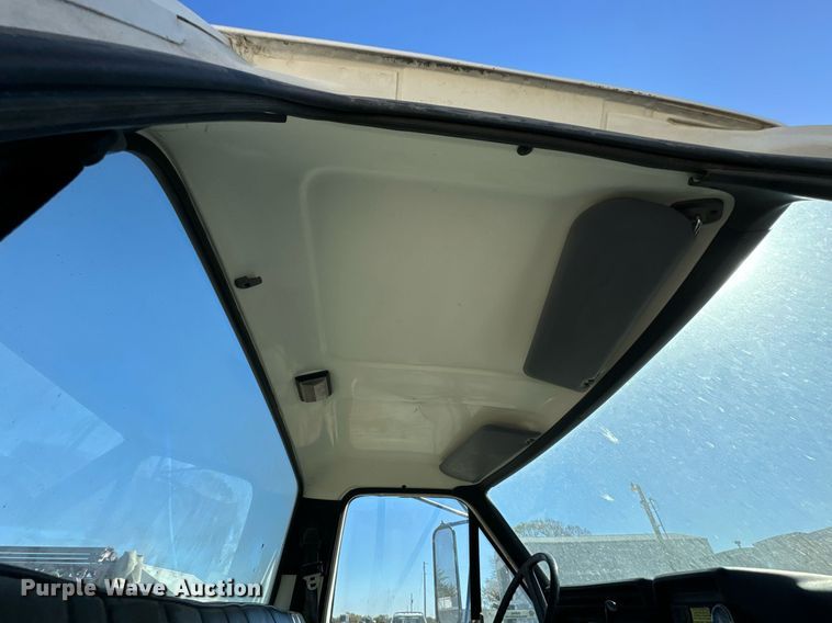 image for item DU9465 1998 Ford FT900 truck cab and chassis