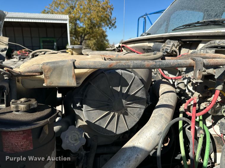 image for item DU9465 1998 Ford FT900 truck cab and chassis