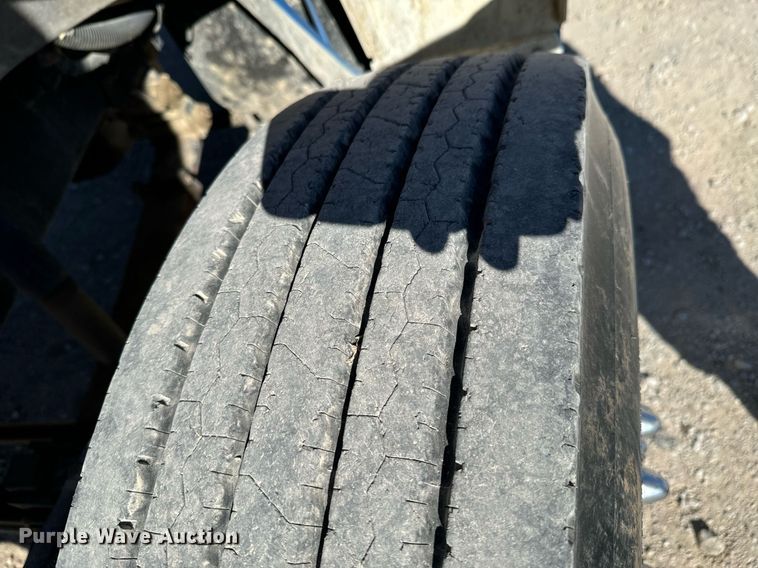 image for item DU9465 1998 Ford FT900 truck cab and chassis